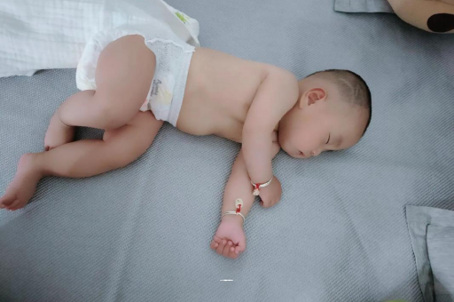 射阳几个月宝宝会抬头